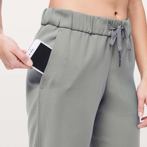 | Lululemon | On The Fly Crop *Woven 23. Size 6. - Picture 3 of 13